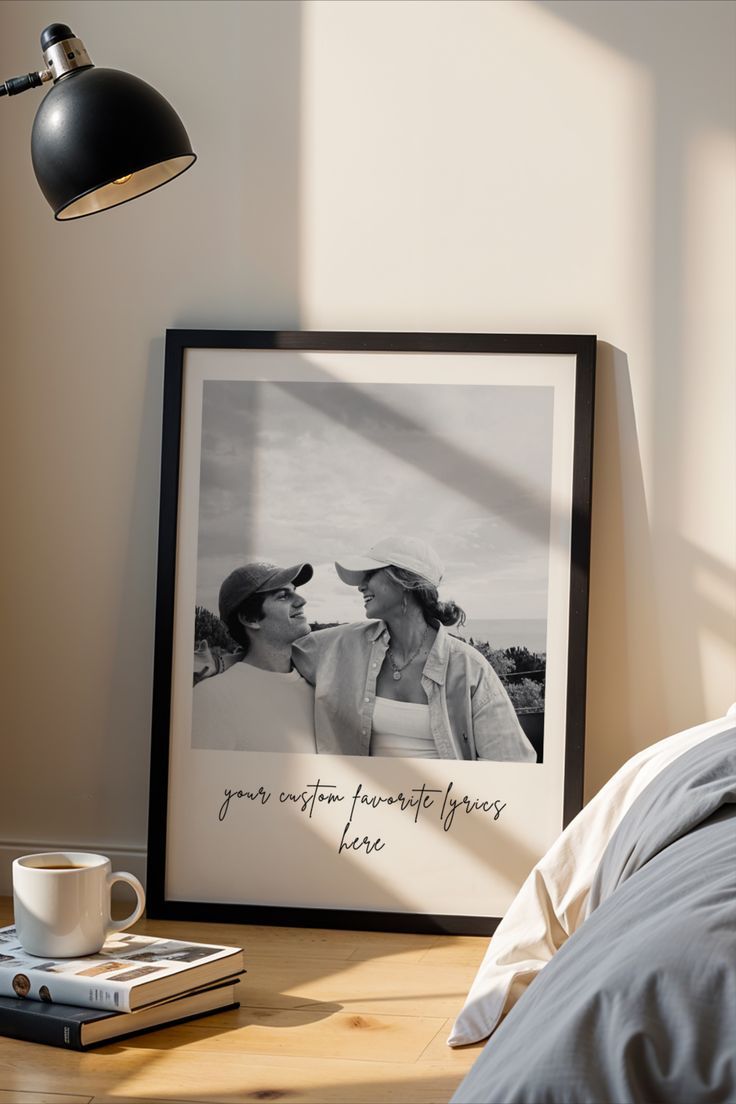 B&W couple frame